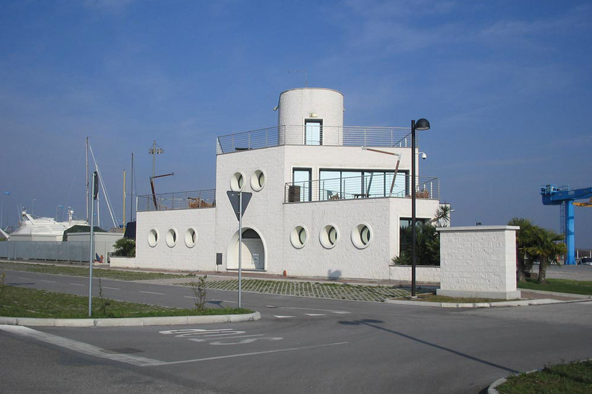 Produzione e vendita Infissi e porte interne udine