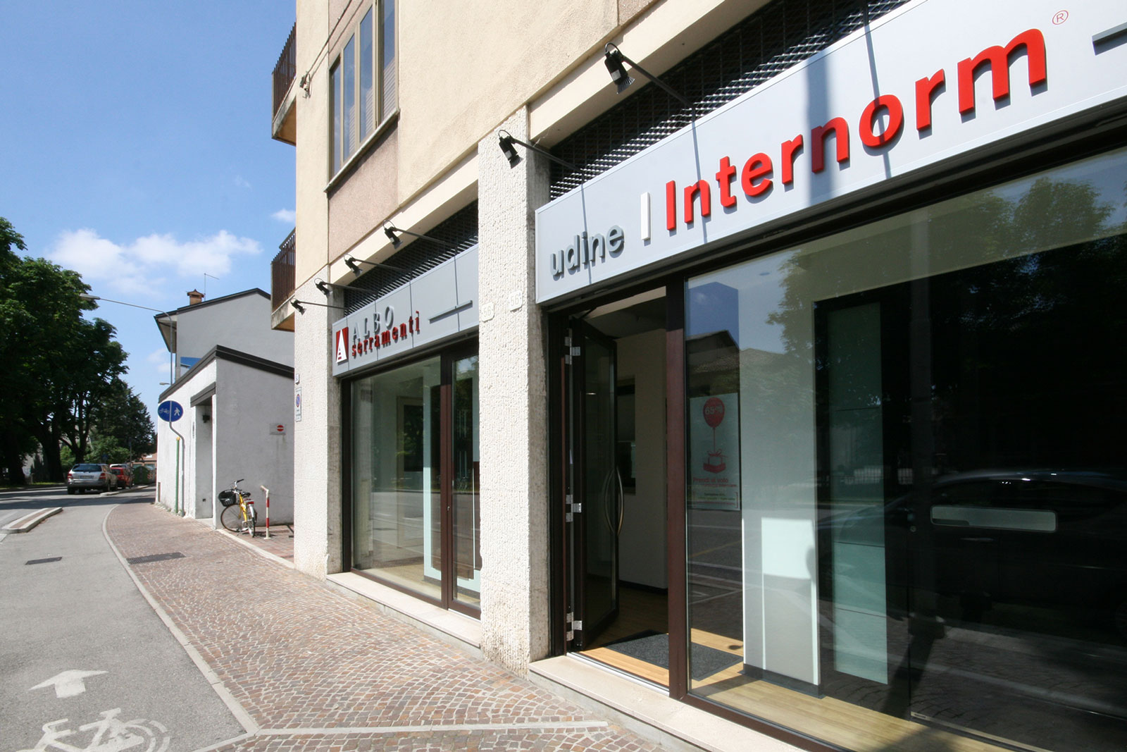 Showroom Albo Serramenti infissi - Internorm